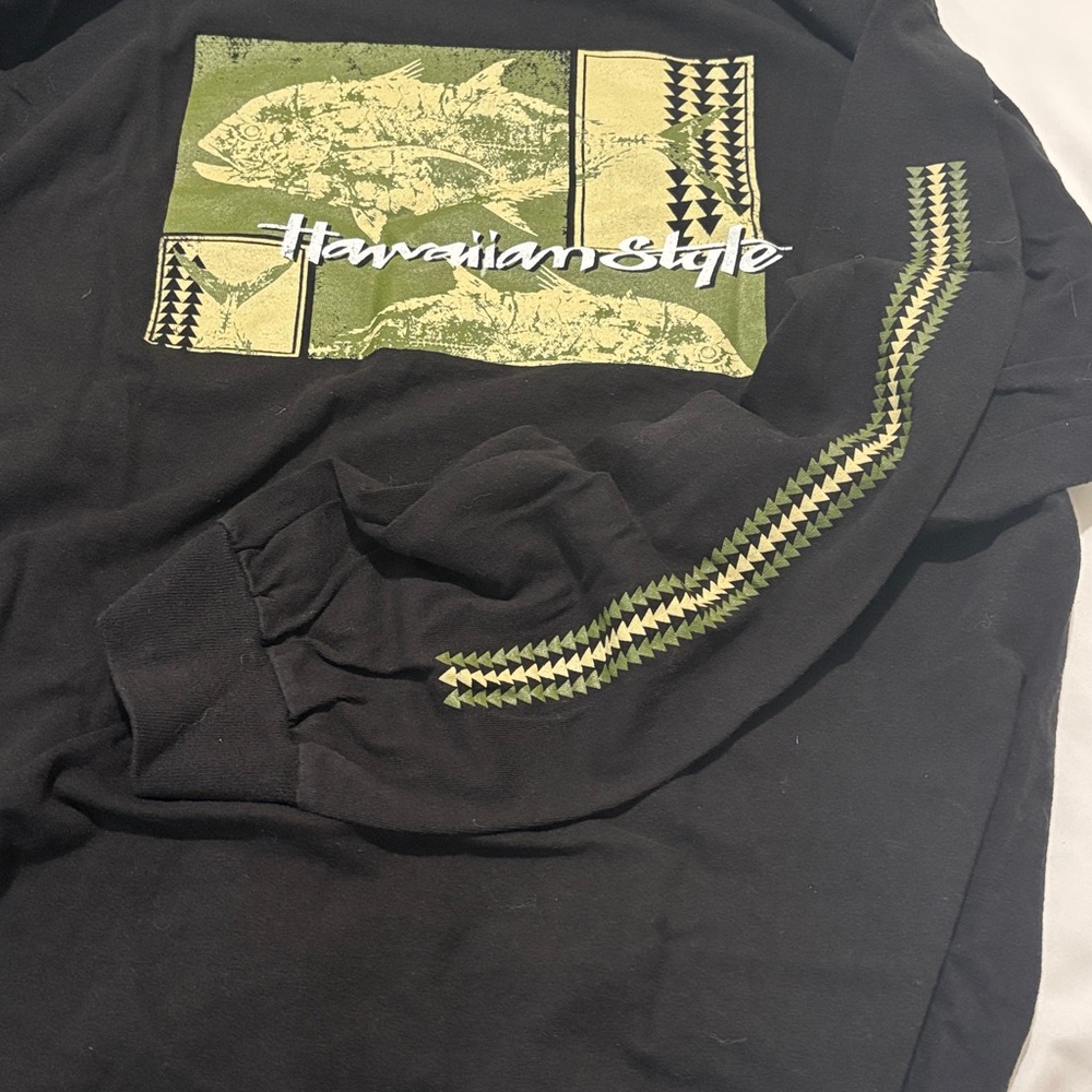Black Hawaiian Style T-Shirt - Picture 4 of 4